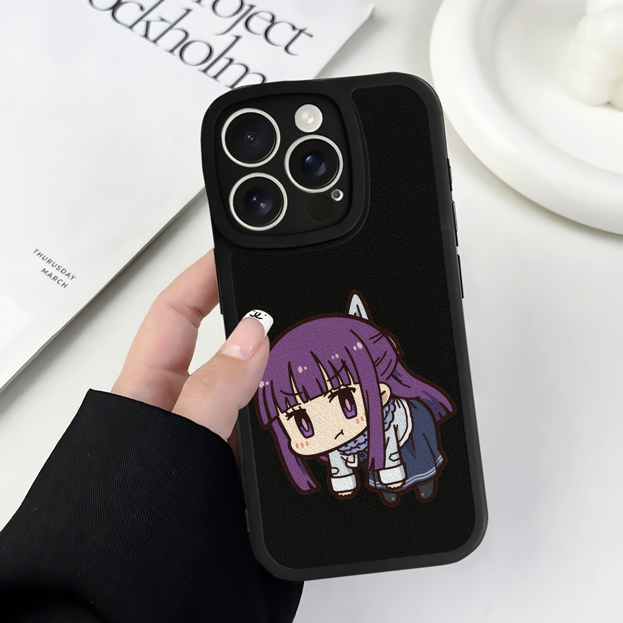 （画像用） 葬送のフリーレン Frieren 【iPhone 16シリーズ対応】シリコンスマホケース（レザー調） 材質：シリコン